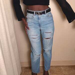 American Eagle Ripped Mom Jeans
